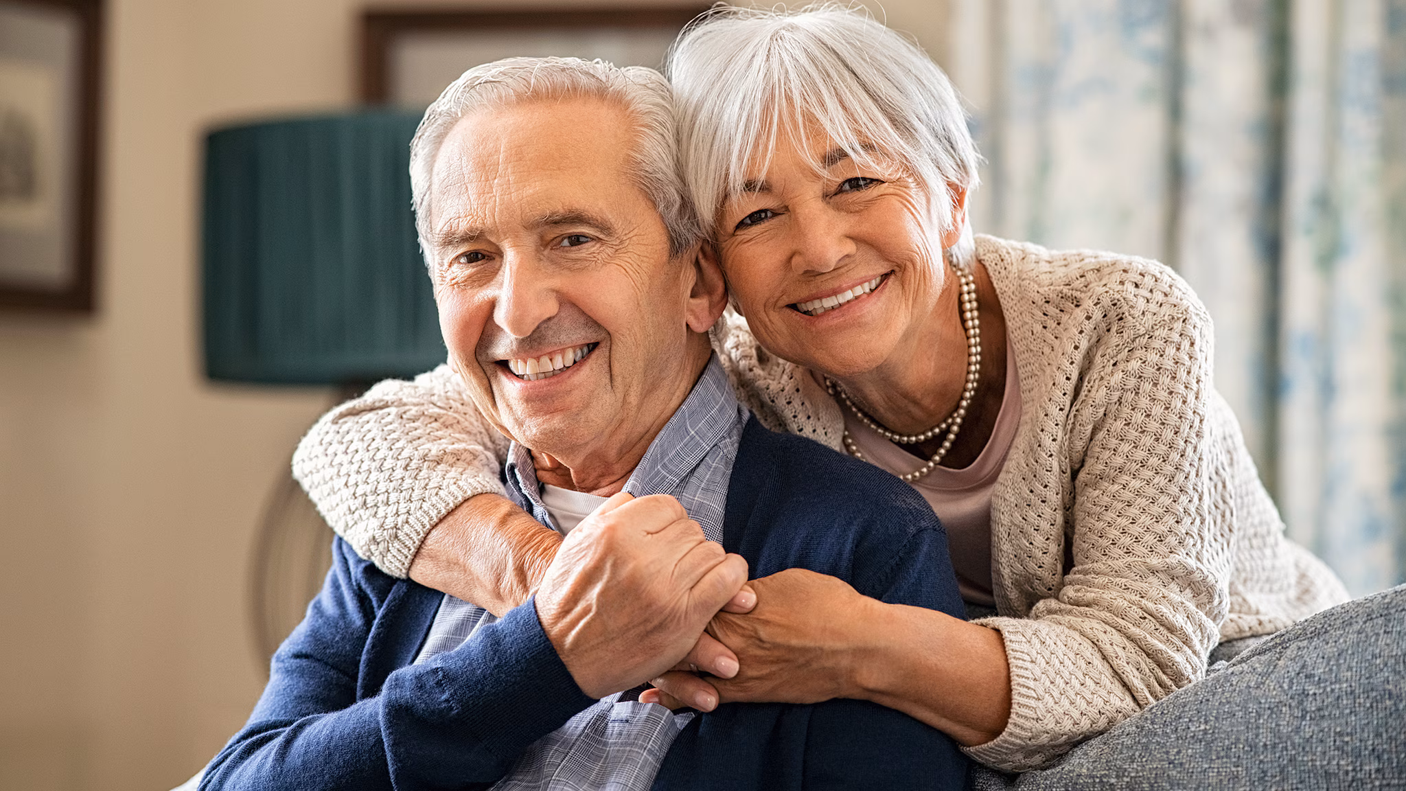 Alzheimers Happy Senior Couple older couple embracing