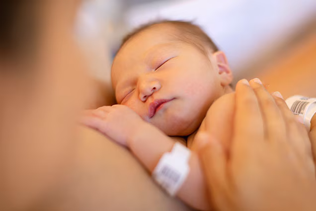 — title missing — Newborn baby in hospital with mother.