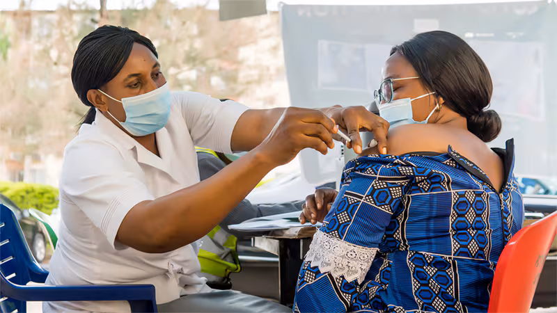 CDC and Nigeria partner to increase COVID-19 vaccination_004 A patient receives a COVID-19 vaccine in February 2022