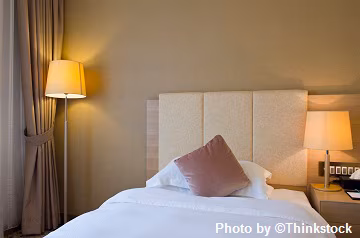 M7B A photo of a bed in a bedroom