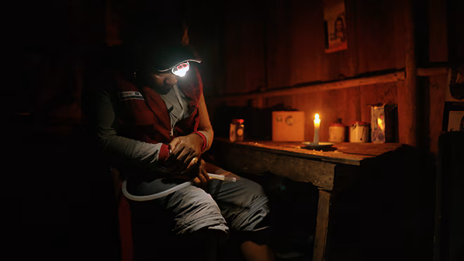 WMoD-AICA-Colectivo-colecta-mosquitos-Guapi-Cauca-Colombia Local staff working late at night to capture mosquitoes.