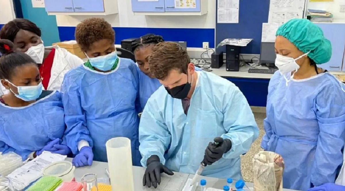 -- title missing -- doctors in laboratory setting